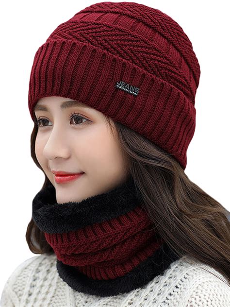 BEANIES AND SCARVES WOMEN 